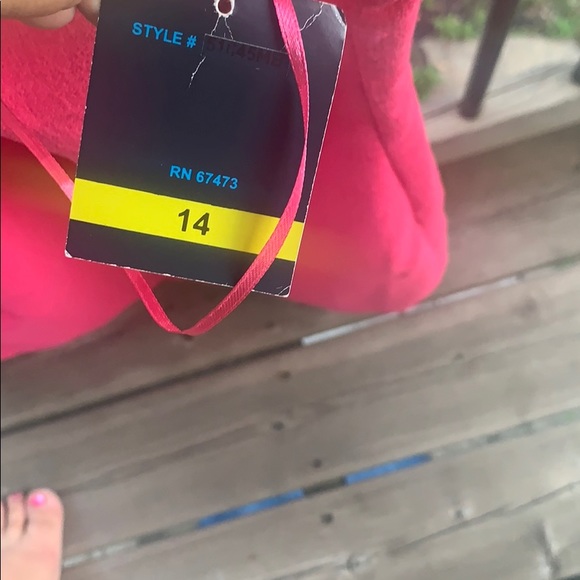 Gabby Skye | Hit pink dress - Picture 4 of 5